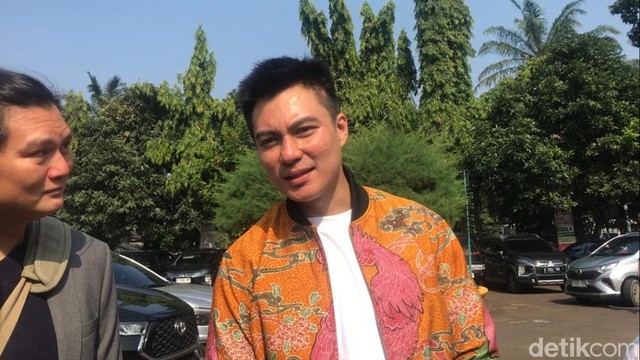Berita Seputar Selebriti Insertlive Terkini : Kuasa Hukum Paula Verhoeven Sebut Baim Wong Mengaku Pernah Cium Perempuan Lain