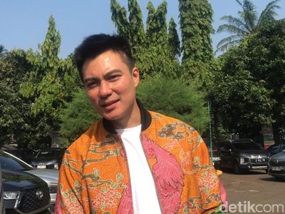 Baim Wong Diantar Kakak-kakak ke Pengadilan Hadiri Sidang Cerai