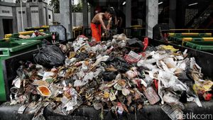 Beroperasi, Yuk Tengok Kesibukan Pengolahan Sampah di TPS 3R Sunter Jaya