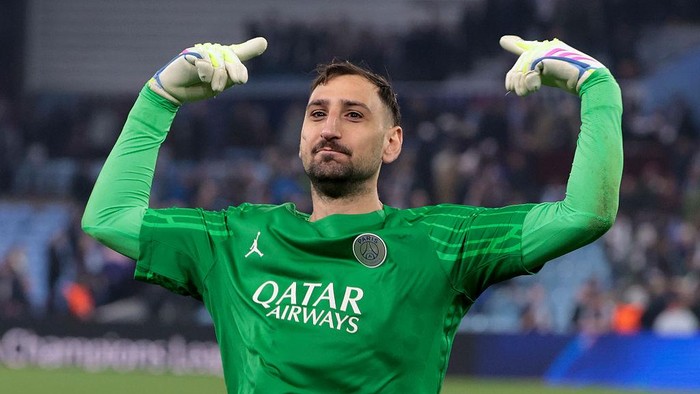 BIRMINGHAM, ENGLAND - APRIL 15: PSG goalkeeper Gianluigi Donnarumma celebrates following the UEFA Champions League 2024/25 Quarter Final Second Leg football match between Aston Villa FC and Paris Saint-Germain (PSG) at Villa Park on April 15, 2025 in Birmingham, England. (Photo by Jean Catuffe/Getty Images)