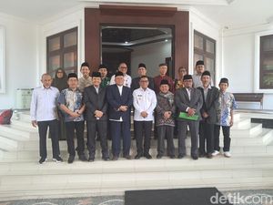 Gubernur Andra Soni Buka Peluang Pesantren di Banten Gratis