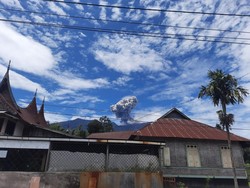 Gunung Marapi Erupsi Siang Ini, Semburkan Abu Vulkanik Setinggi 800 Meter
