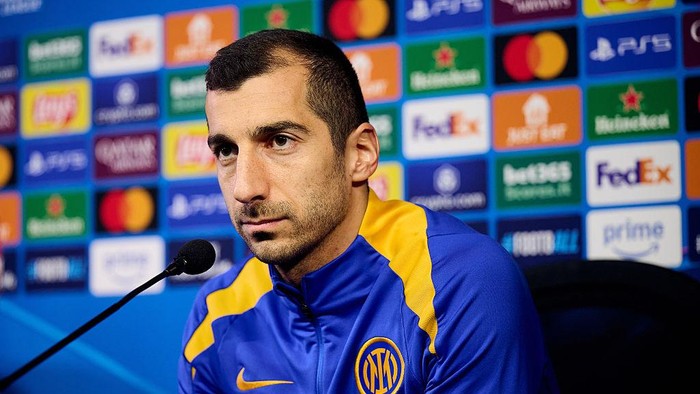 COMO, ITALY - APRIL 15: Henrikh Mkhitaryan of FC Internazionale speaks with the media during the press conference ahead of their UEFA Champions League 2024/25 quarter final second leg match at Appiano Gentile on April 15, 2025 in Como, Italy. (Photo by Mattia Ozbot - Inter/Inter via Getty Images)