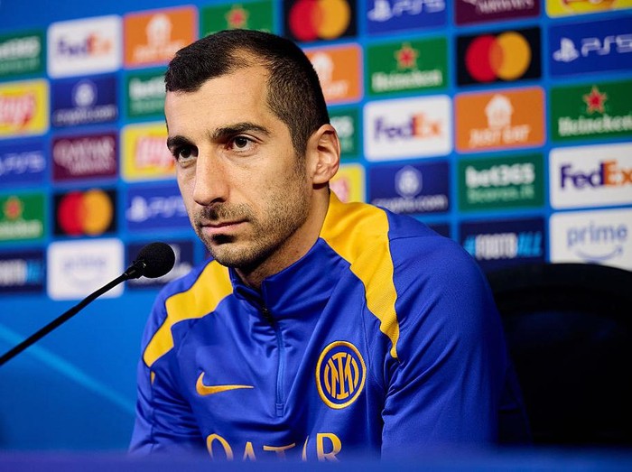 COMO, ITALY - APRIL 15: Henrikh Mkhitaryan of FC Internazionale speaks with the media during the press conference ahead of their UEFA Champions League 2024/25 quarter final second leg match at Appiano Gentile on April 15, 2025 in Como, Italy. (Photo by Mattia Ozbot - Inter/Inter via Getty Images)