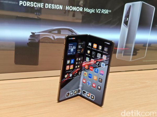 Mengenggam Ponsel Lipat Mewah Honor yang Gak Masuk Pasar Indonesia