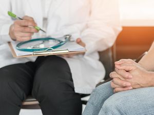 Warga Keluhkan Dokter RSUD Enrekang Suka Telat-Antrean Pakai Orang Dalam Warga Keluhkan Dokter RSUD Enrekang Suka Telat-Antrean Pakai Orang Dalam