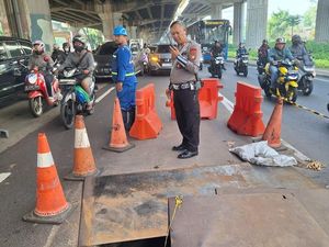 Jalan DI Panjaitan Jaktim Berlubang, Lalu Lintas Macet