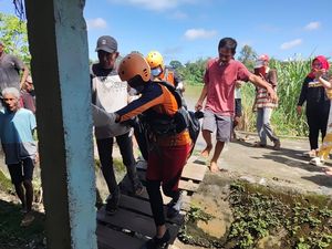 Jasad Bocah Perempuan Tenggelam di OKU Timur Ditemukan Sejauh 32 Km Jasad Bocah Perempuan Tenggelam di OKU Timur Ditemukan Sejauh 32 Km