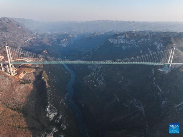Mengintip Jembatan Gantung Tertinggi dan Terpanjang di Dunia Buatan China