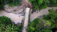 Jembatan Penghubung Pulubala-Tibawa di Gorontalo Ambruk