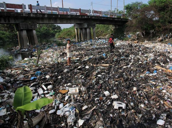 Jorok! Sungai di Deli Serdang Dipenuhi Sampah