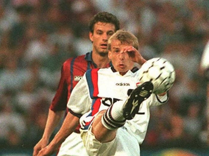 Bayern Munich's Jurgen Klinsmann controls the ball in front of Bordeaux defender Jean-Luc Dogon during the second leg of the UEFA Cup final in Bordeaux 15 May. Bayern leads 2-1 in the second half.  AFP PHOTO Olivier MORING (Photo by OLIVIER MORIN / AFP)