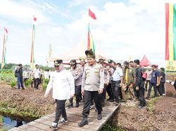 Tanam Pohon di Bengkalis, Kapolda Riau Ingatkan Musim Kemarau Sudah Dekat