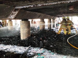 Potret Kolong Tol Dekat JIS Penuh Jelaga gara-gara Kebakaran Sampah