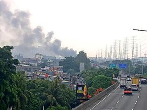 Kebakaran Terjadi di Kolong Tol Wiyoto Wiyono, Operator Buka Suara Kebakaran Terjadi di Kolong Tol Wiyoto Wiyono, Operator Buka Suara