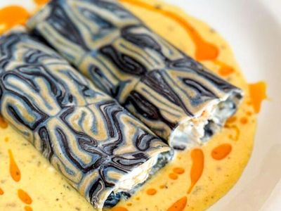 Wow! Chef Ini Bikin Pasta Warna-warni dan Motif Abstrak