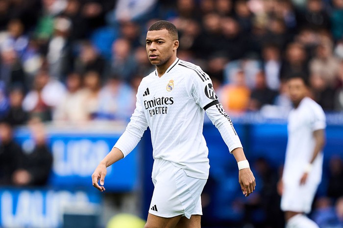 Kylian Mbappe VITORIA-GASTEIZ, SPAIN - APRIL 13: Kylian Mbappe of Real Madrid looks on during the LaLiga match between Deportivo Alaves and Real Madrid CF at Estadio de Mendizorroza on April 13, 2025 in Vitoria-Gasteiz, Spain. (Photo by Juan Manuel Serrano Arce/Getty Images)
