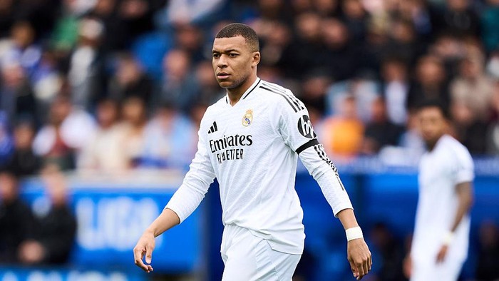 Kylian Mbappe VITORIA-GASTEIZ, SPAIN - APRIL 13: Kylian Mbappe of Real Madrid looks on during the LaLiga match between Deportivo Alaves and Real Madrid CF at Estadio de Mendizorroza on April 13, 2025 in Vitoria-Gasteiz, Spain. (Photo by Juan Manuel Serrano Arce/Getty Images)