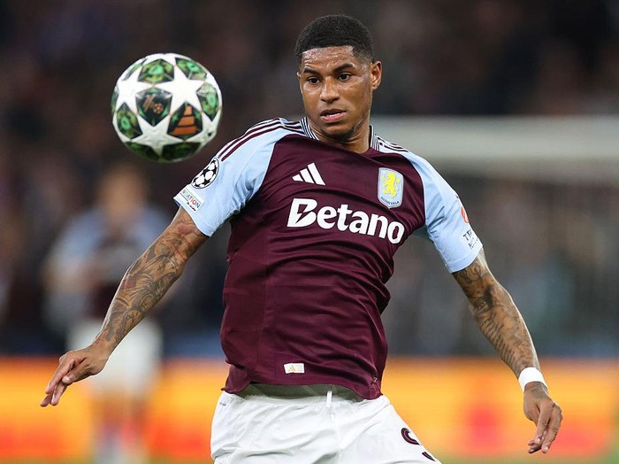 BIRMINGHAM, ENGLAND - APRIL 15: Marcus Rashford of Aston Villa controls the ball during the UEFA Champions League 2024/25 Quarter Final Second Leg match between Aston Villa FC and Paris Saint-Germain at Villa Park on April 15, 2025 in Birmingham, England. (Photo by Marc Atkins - AVFC/Aston Villa FC via Getty Images)