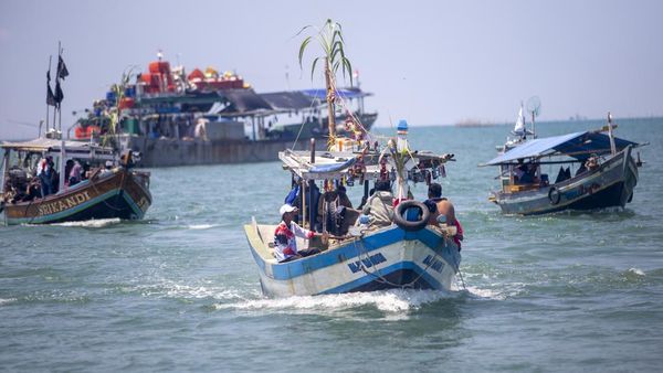 Meriahnya Tradisi Nadran Pesta Laut di Indramayu