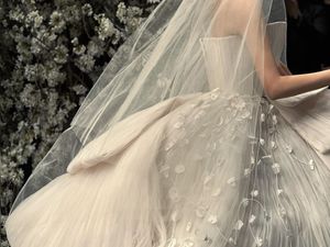 Potret Pernikahan Artis Korea Pakai Gaun Haute Couture yang Langka dan Mahal Potret Pernikahan Artis Korea Pakai Gaun Haute Couture yang Langka dan Mahal