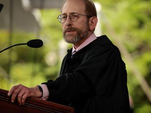 Video: Perlawanan Harvard Terhadap Donald Trump