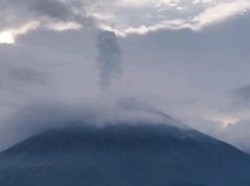 Semeru Erupsi Lagi Sore Ini: Muntahkan Abu Setinggi 1.300 Meter