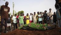 Suasana Duka Keluarga Korban Serangan Bersenjata di Nigeria