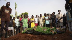 Suasana Duka Keluarga Korban Serangan Bersenjata di Nigeria