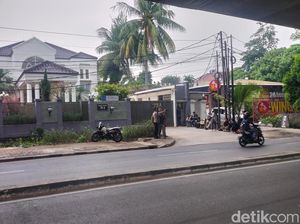 Suasana Terkini Rumah Duka Hotma Sitompoel yang Hari Ini Berpulang Suasana Terkini Rumah Duka Hotma Sitompoel yang Hari Ini Berpulang