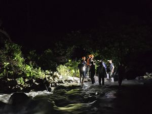 10 Mahasiswa KKN Hanyut di Sungai Bolango Gorontalo, 3 Orang Tewas 10 Mahasiswa KKN Hanyut di Sungai Bolango Gorontalo, 3 Orang Tewas