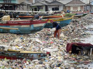 Tumpukan Sampah Cemari Pantai Bandar Lampung Tumpukan Sampah Cemari Pantai Bandar Lampung