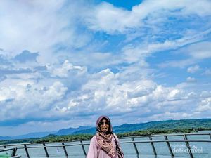 Jembatan Kaca di Waduk Gajah Mungkur, Bikin Jantung Berdebar Jembatan Kaca di Waduk Gajah Mungkur, Bikin Jantung Berdebar