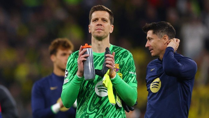 Wojciech Szczesny Soccer Football - Champions League - Quarter Final - Second Leg - Borussia Dortmund v FC Barcelona - Signal Iduna Park, Dortmund, Germany - April 15, 2025 FC Barcelonas Wojciech Szczesny celebrates after the match REUTERS/Thilo Schmuelgen