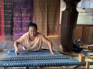 Klaster Tenun Binaan BRI Buka Jalan untuk Kesejahteraan Perempuan