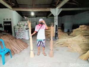 Cerita Sukses Andi Ekspor Sapu Lidi Pangandaran ke India Cerita Sukses Andi Ekspor Sapu Lidi Pangandaran ke India