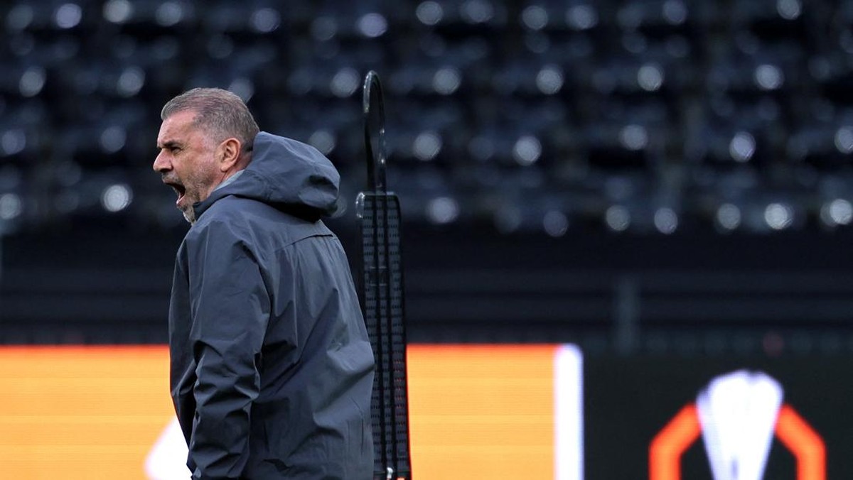 Ange Postecoglou masih kabur soal masa depannya di Tottenham Hotspur (REUTERS/Kai Pfaffenbach)