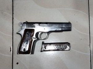 Simpan Senpi Ilegal di Rumah, WNA Iran Diciduk Polisi Simpan Senpi Ilegal di Rumah, WNA Iran Diciduk Polisi