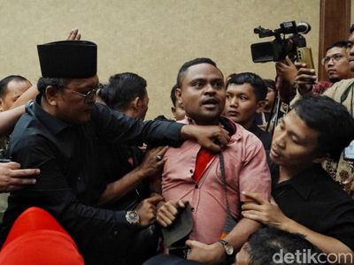 Dianggap Penyusup, Pria Ini Diusir dari Sidang Hasto