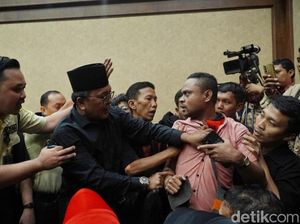 Video: Pengunjung Sidang Hasto Bantah Jadi Penyusup, Buat Laporan ke Polisi Video: Pengunjung Sidang Hasto Bantah Jadi Penyusup, Buat Laporan ke Polisi