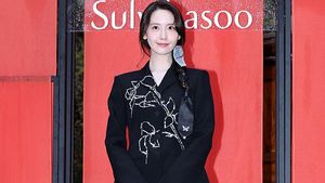 7 Gaya Anggun nan Elegan Im Yoona, Pakai Setelan Blazer Hitam Berhias Kristal