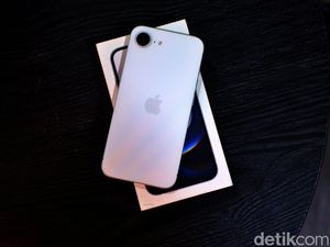 Unboxing iPhone 16e, HP Apple Paling Terjangkau Punya Chip Gahar