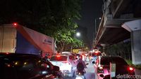 Penampakan Macet Horor Arah Priok Semalam Mengular ke Mana-mana
