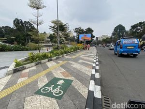 Viral Jalur Sepeda di Atas Trotoar Jl Margonda Depok, Ini Penampakannya Viral Jalur Sepeda di Atas Trotoar Jl Margonda Depok, Ini Penampakannya