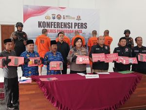 Jaringan Sabu Pasuruan-Gresik Diungkap, 5 Tersangka Ditangkap Jaringan Sabu Pasuruan-Gresik Diungkap, 5 Tersangka Ditangkap