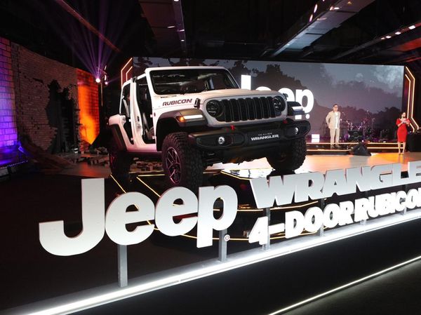 Auto Gagah, Ini Foto Jeep Wrangler Rubicon Terbaru di Indonesia