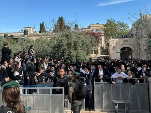 Perdana, Israel Izinkan Ratusan Orang Yahudi Berdoa di Masjid Al Aqsa Perdana, Israel Izinkan Ratusan Orang Yahudi Berdoa di Masjid Al Aqsa