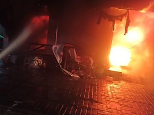 Rumah di Tegalsari Surabaya Terbakar Hebat, Bapak dan Anak Tewas Rumah di Tegalsari Surabaya Terbakar Hebat, Bapak dan Anak Tewas