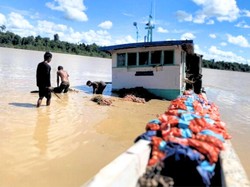 Kapal Sembako Karam di Sungai Sebuku Nunukan, Kerugian Capai Rp 1 Miliar