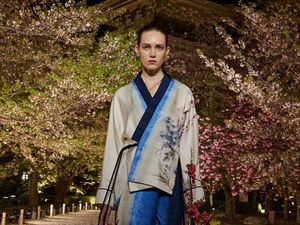 10 Koleksi Dior Pre-Fall 2025, Fashion Show Berlatar Sakura di Jepang